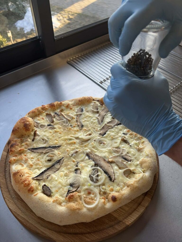 Pizza leśna, prawdziwie borowikowa kraftowa